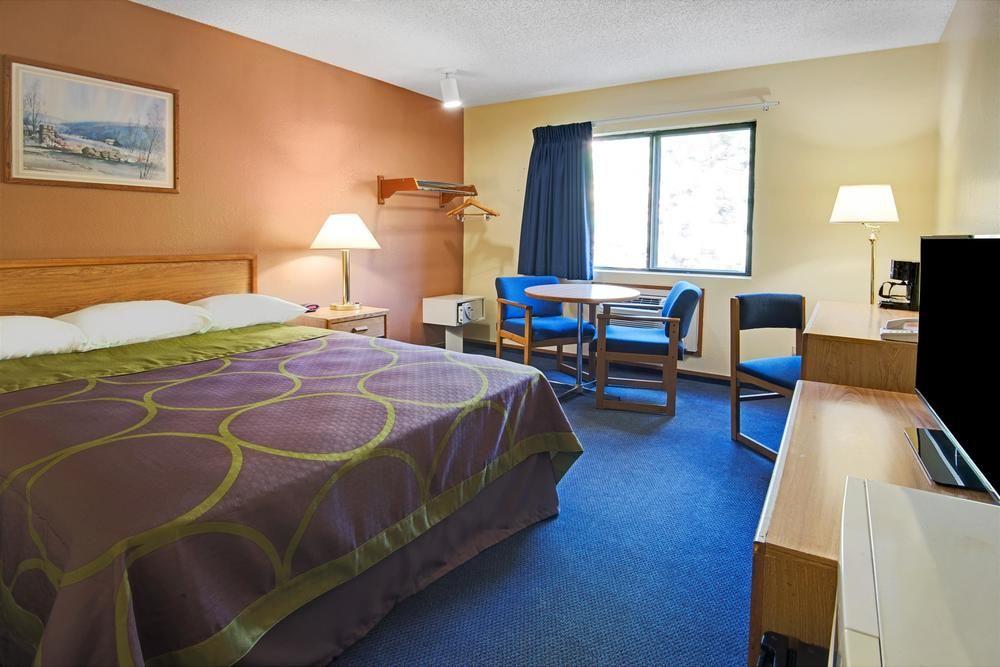 Super 8 By Wyndham Lenexa Overland Park Area/Mall Area מראה חיצוני תמונה