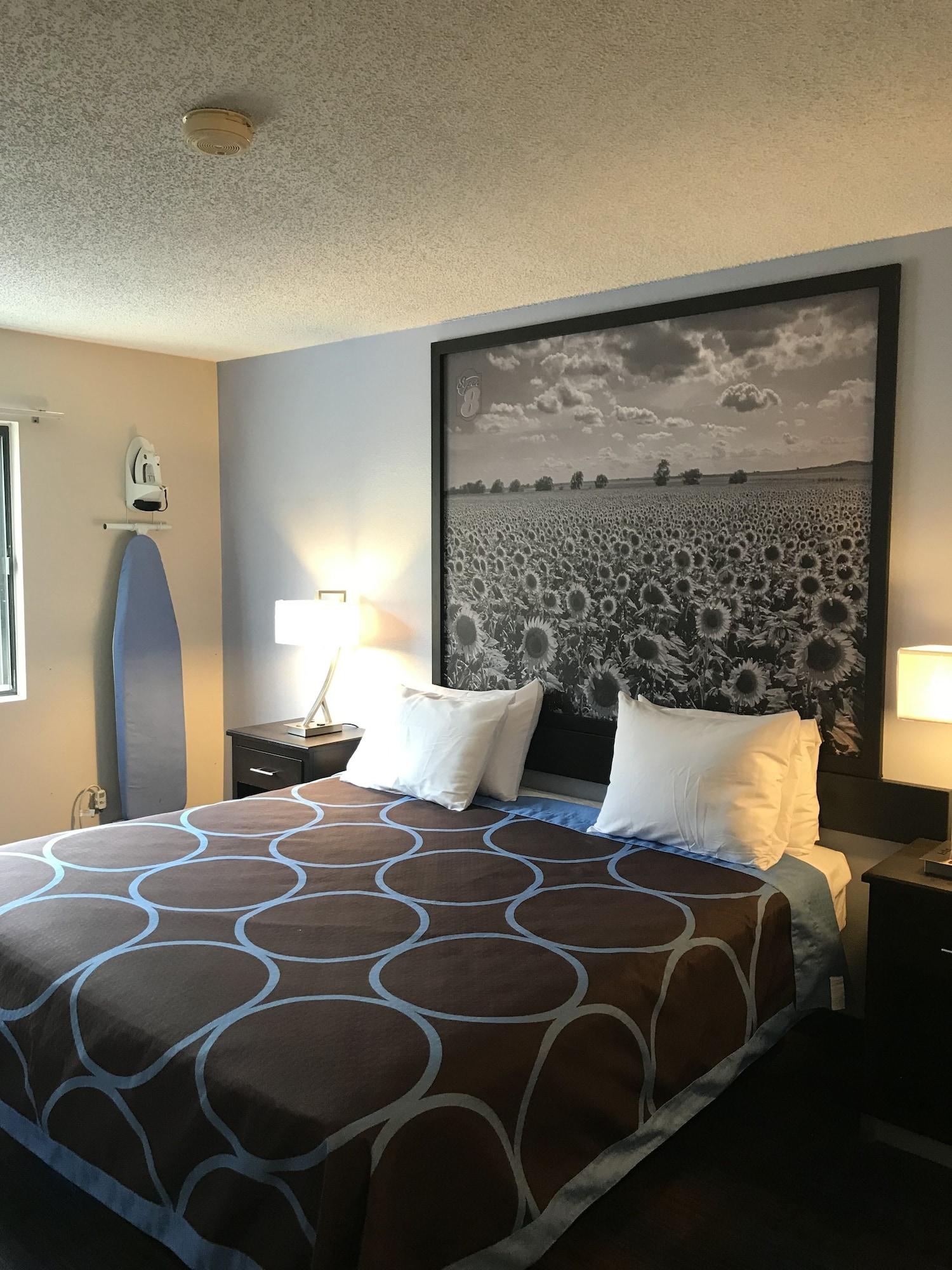 מלון Super 8 By Wyndham Lenexa Overland Park Area/Mall Area מראה חיצוני תמונה