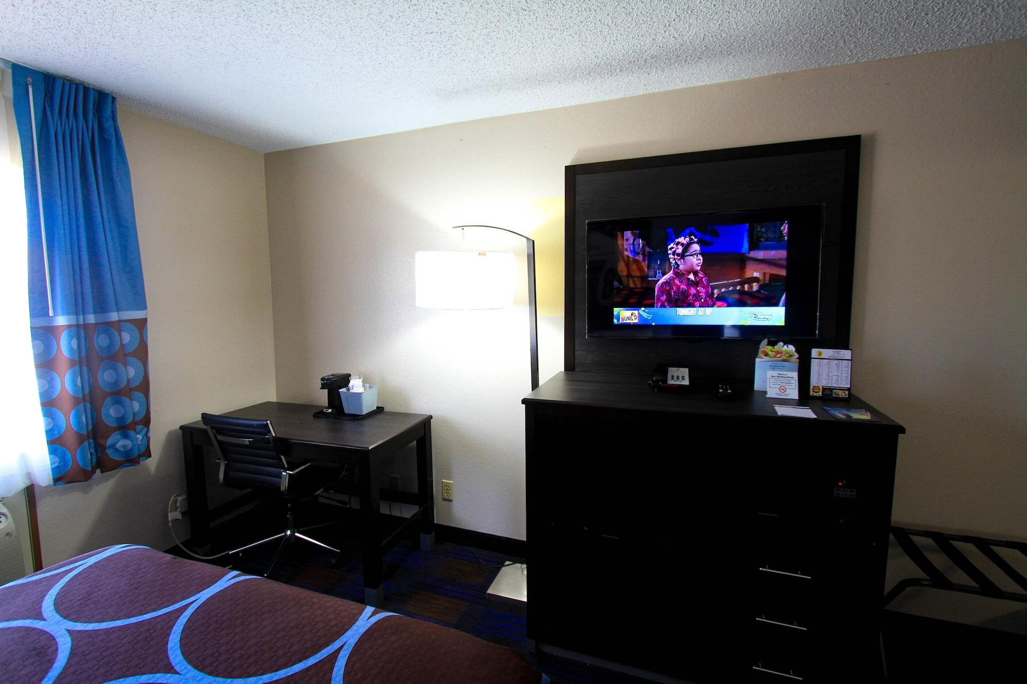 Super 8 By Wyndham Lenexa Overland Park Area/Mall Area מראה חיצוני תמונה