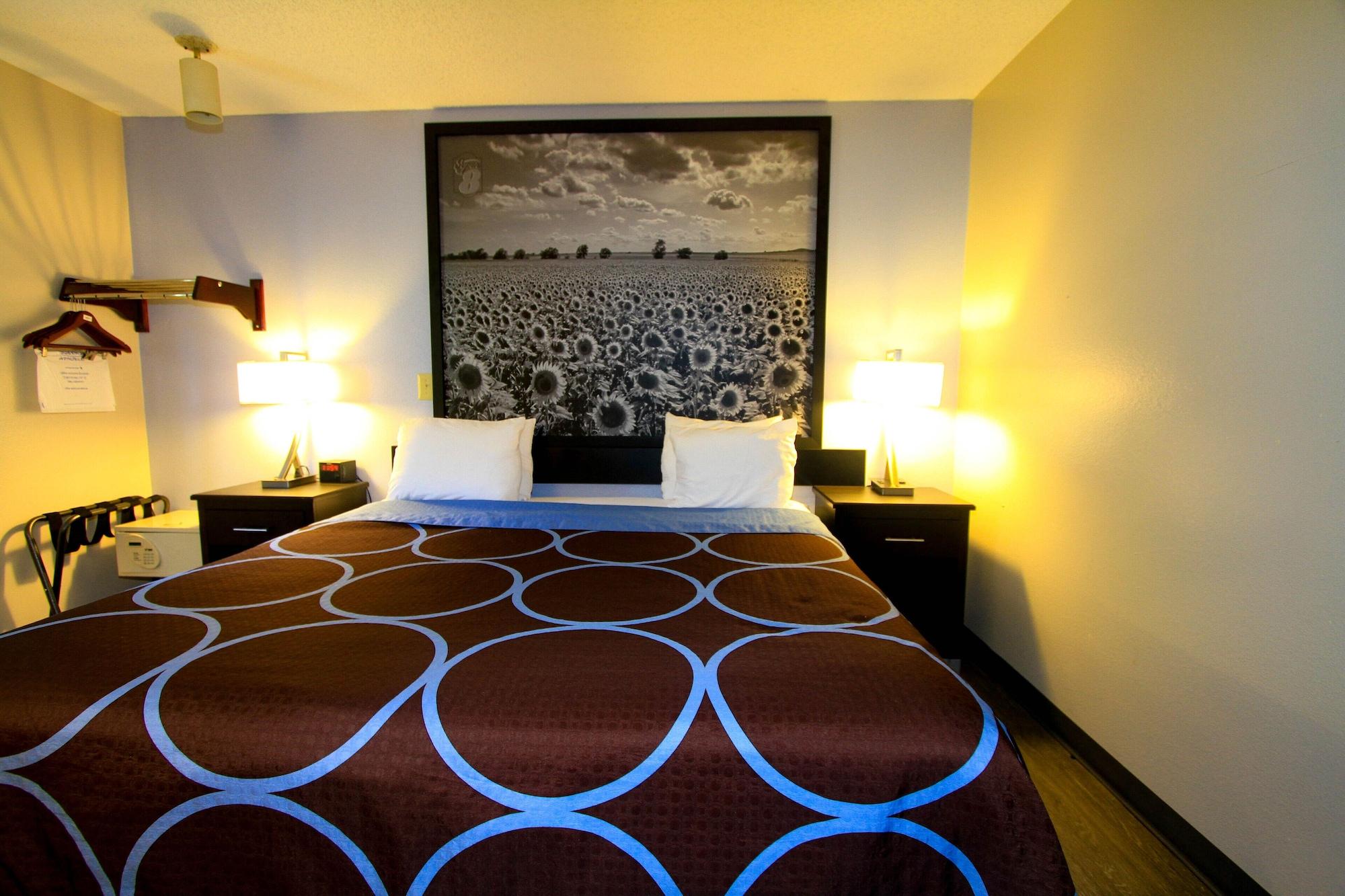 Super 8 By Wyndham Lenexa Overland Park Area/Mall Area מראה חיצוני תמונה
