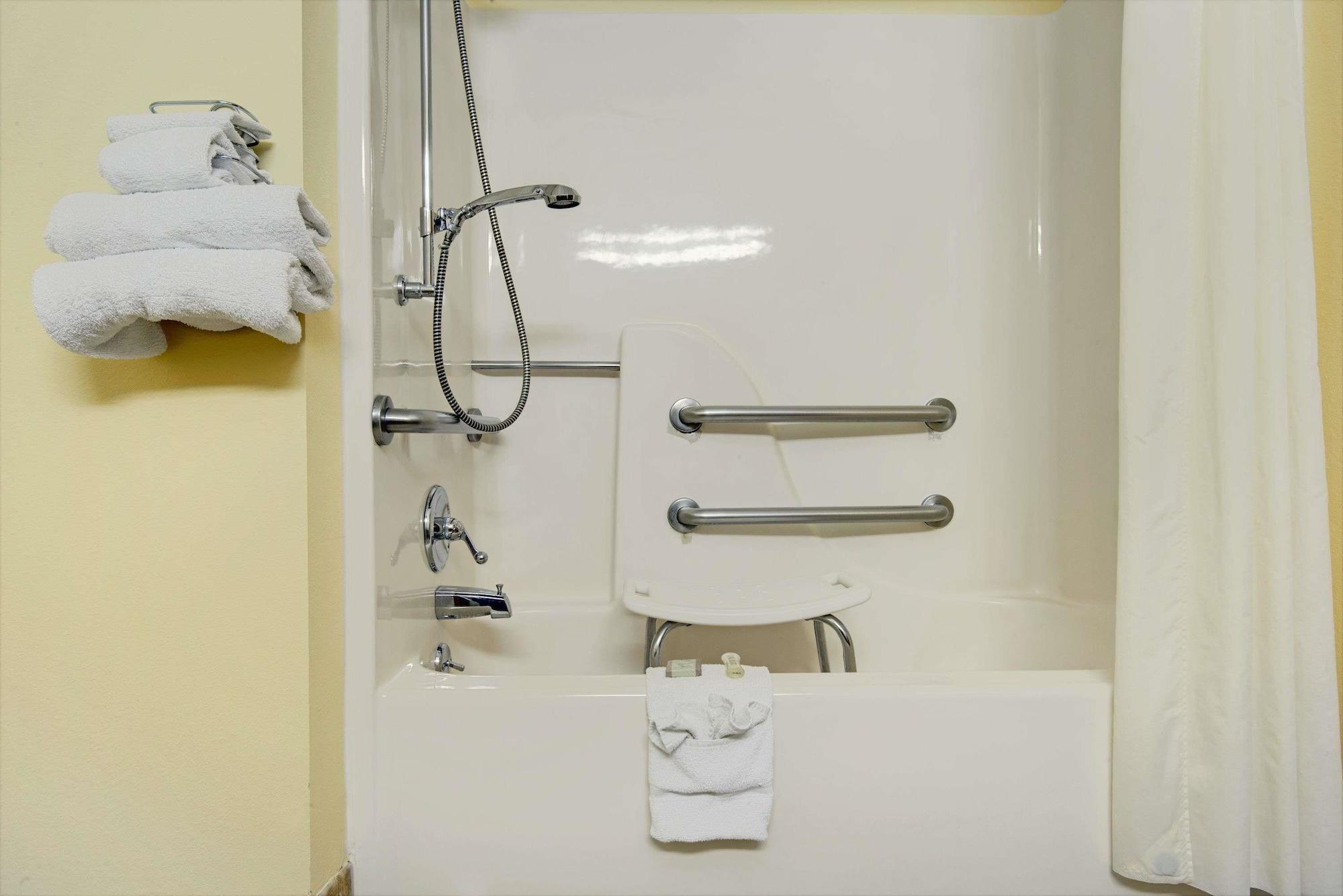 Super 8 By Wyndham Lenexa Overland Park Area/Mall Area מראה חיצוני תמונה