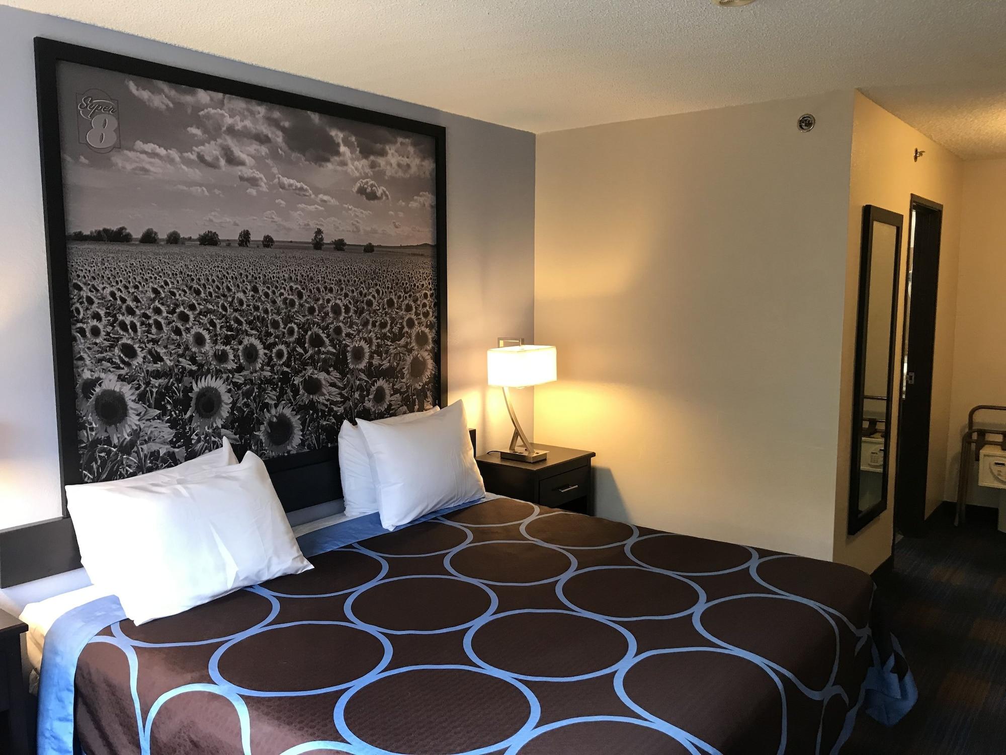 Super 8 By Wyndham Lenexa Overland Park Area/Mall Area מראה חיצוני תמונה