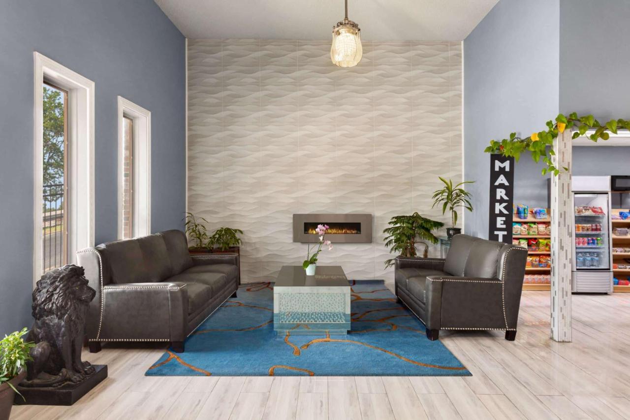 Super 8 By Wyndham Lenexa Overland Park Area/Mall Area מראה חיצוני תמונה