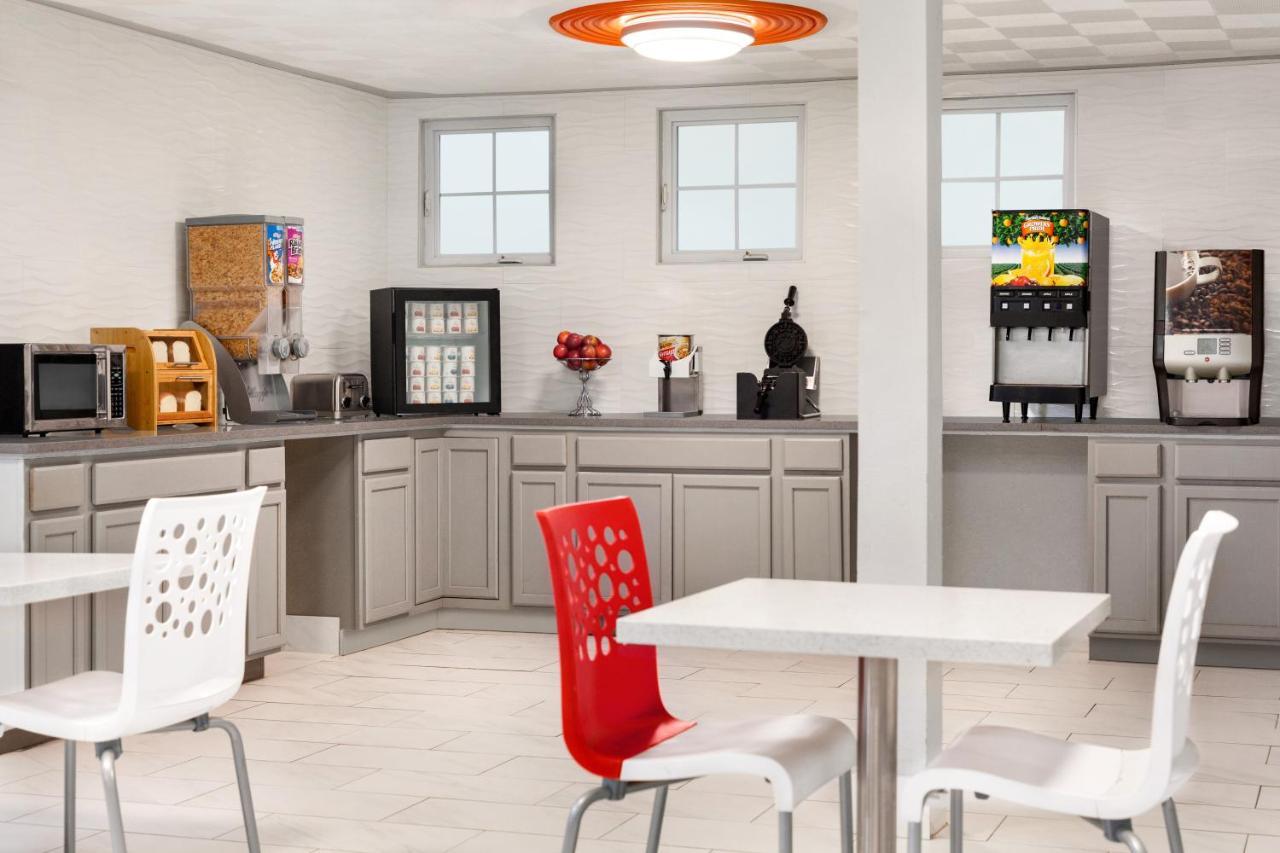 Super 8 By Wyndham Lenexa Overland Park Area/Mall Area מראה חיצוני תמונה