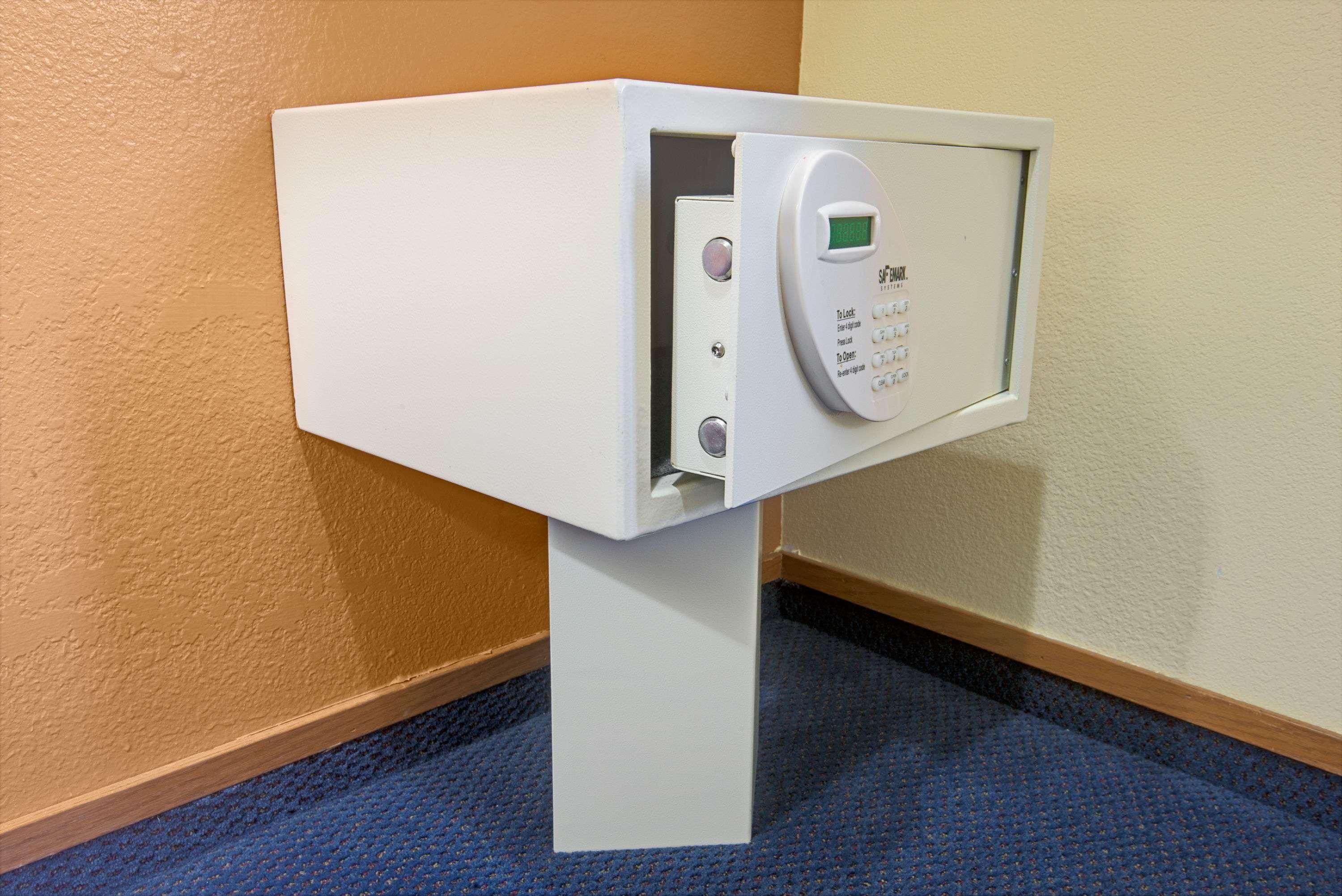 Super 8 By Wyndham Lenexa Overland Park Area/Mall Area מראה חיצוני תמונה