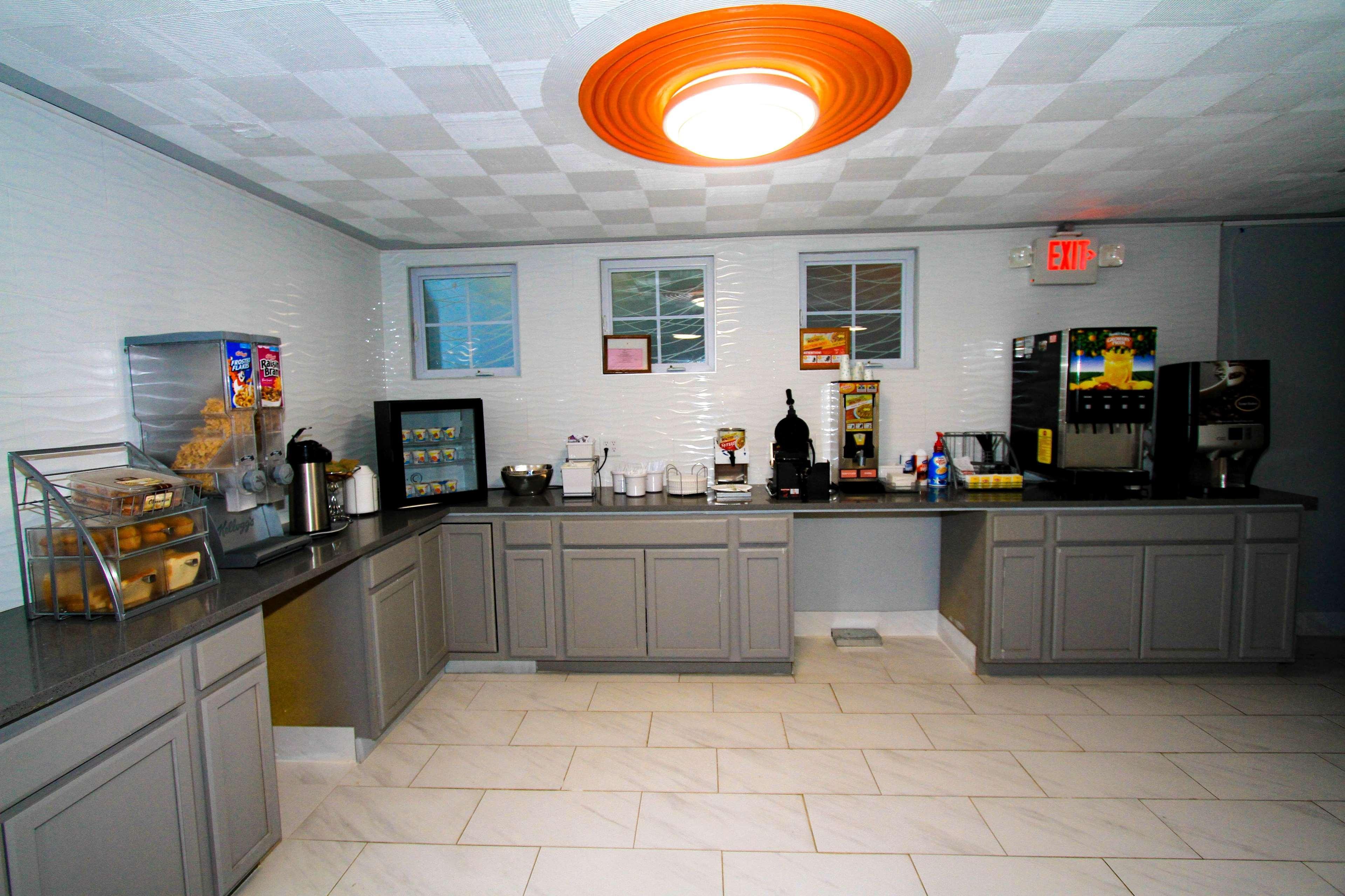Super 8 By Wyndham Lenexa Overland Park Area/Mall Area מראה חיצוני תמונה