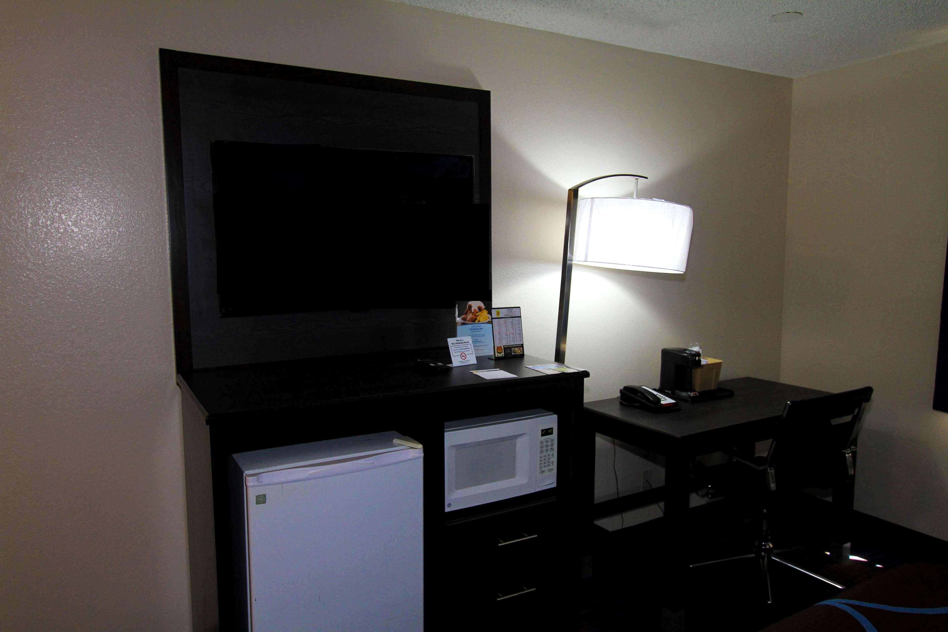 Super 8 By Wyndham Lenexa Overland Park Area/Mall Area מראה חיצוני תמונה