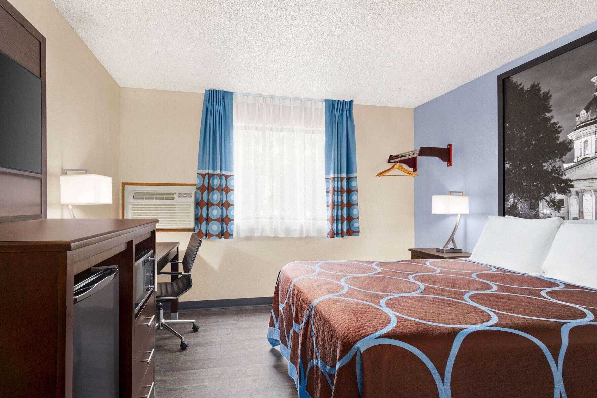Super 8 By Wyndham Lenexa Overland Park Area/Mall Area מראה חיצוני תמונה