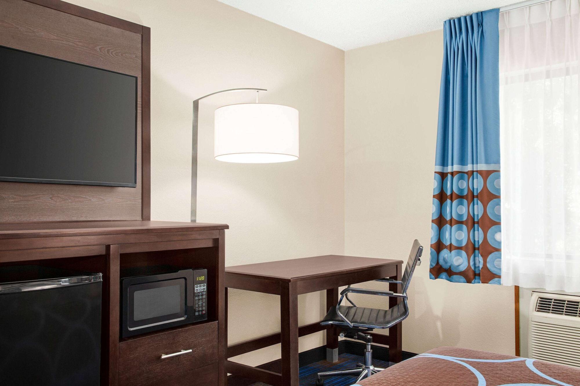 Super 8 By Wyndham Lenexa Overland Park Area/Mall Area מראה חיצוני תמונה