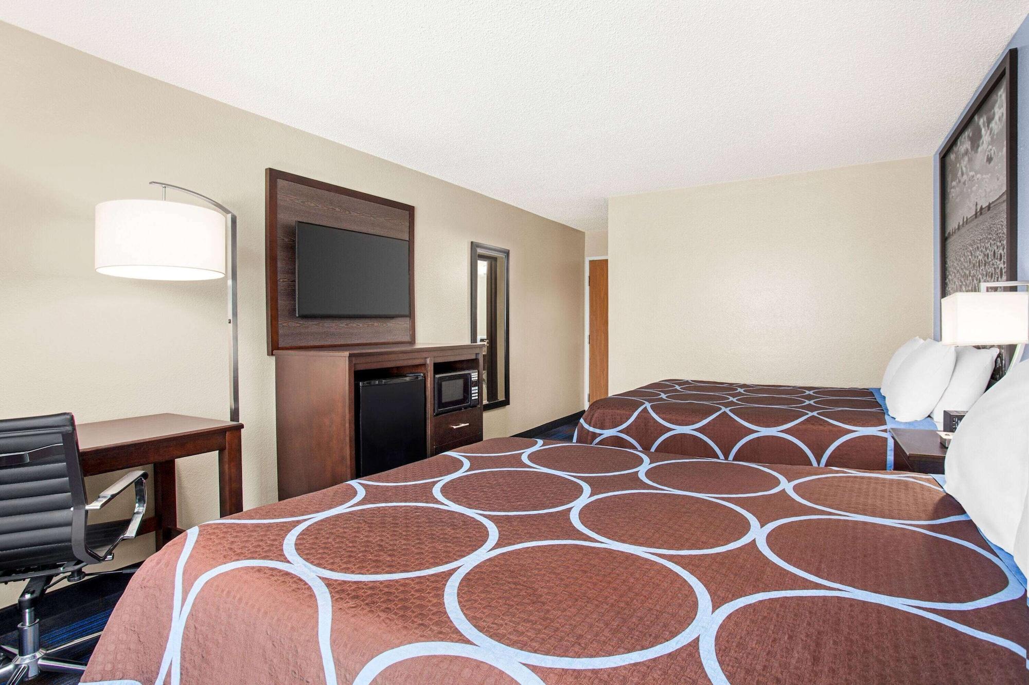 Super 8 By Wyndham Lenexa Overland Park Area/Mall Area מראה חיצוני תמונה