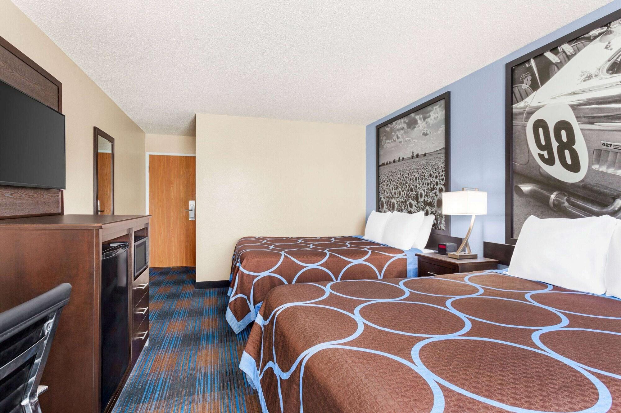 Super 8 By Wyndham Lenexa Overland Park Area/Mall Area מראה חיצוני תמונה